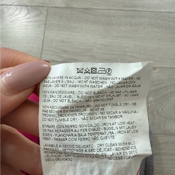 Etro Magenta 100% Silk V-neck Sleeveless Blouse Top - Picture 4 of 8